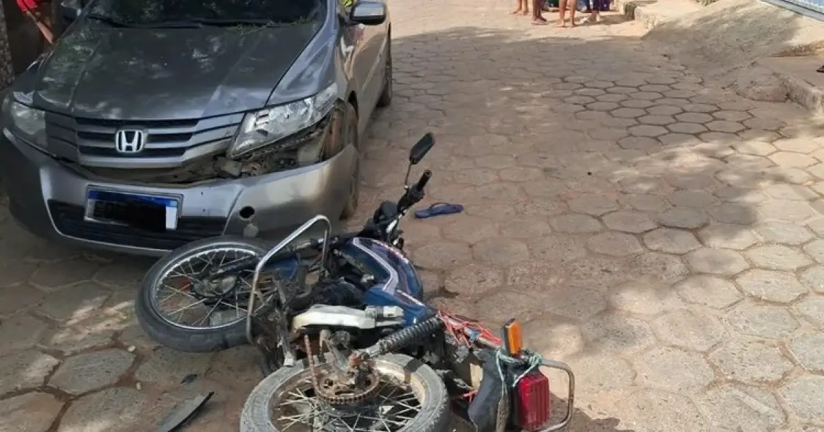 Motociclista morre após colidir em carro estacionado no Sudoeste baiano