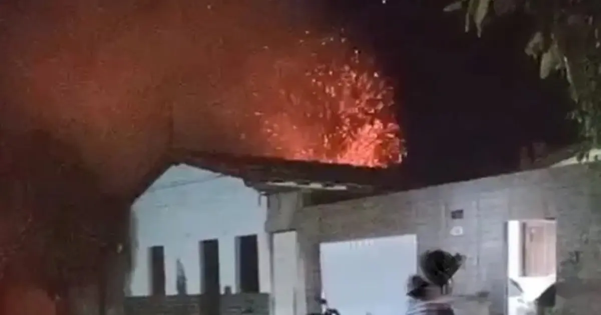 Casa pega fogo em Brumado após celular explodir enquanto era carregado