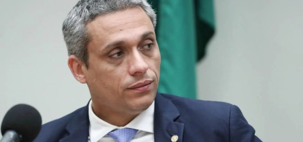 Deputado que associou nordestinos a galinhas que recebem “migalhas” se torna alvo do conselho de ética