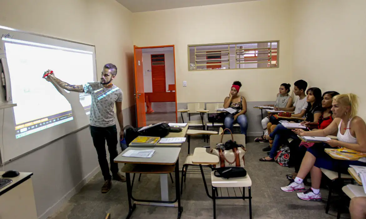 Pesquisa nacional quer investigar a violência contra educadores