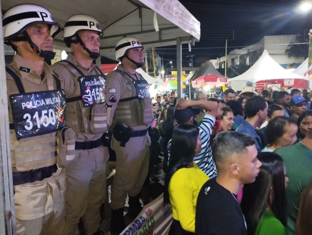 O Palco Seguro da Alegria: Segundo dia do Festsol de Itororó