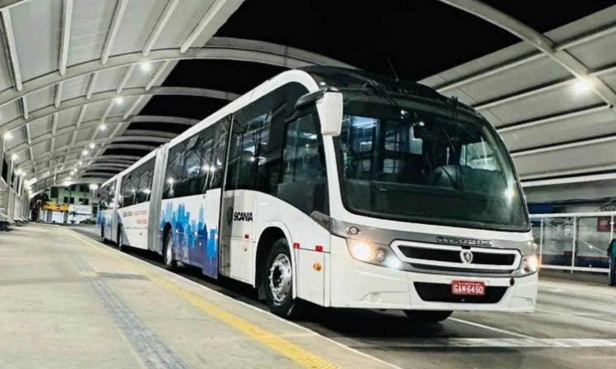 Vitória da Conquista: Ônibus com 28 metros de comprimento é testado