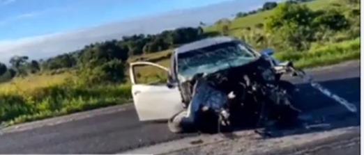 Vídeo: Acidente entre cinco veículos é registrado na manhã desta segunda-feira