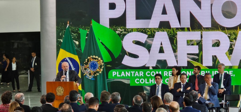 Lula anuncia maior Plano Safra da história e diz que Bolsonaro finge que gosta do agro