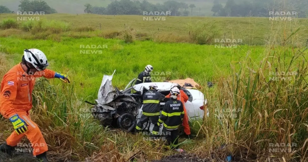 Irmãos morrem em acidente em estrada do interior da Bahia após retorno do velório do pai