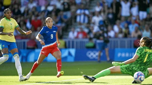 Brasil perde para os EUA e fica com a prata no futebol feminino em Paris