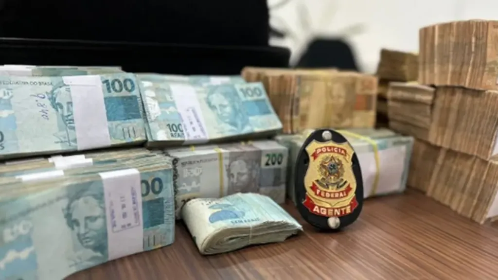 Promotor do Piauí suspeito de cobrar propina escondia quase R$ 1 milhão em mala.