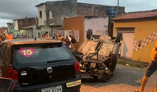 Motorista Capota Carro em Via Movimentada do Bairro Clodoaldo Costa em Itapetinga