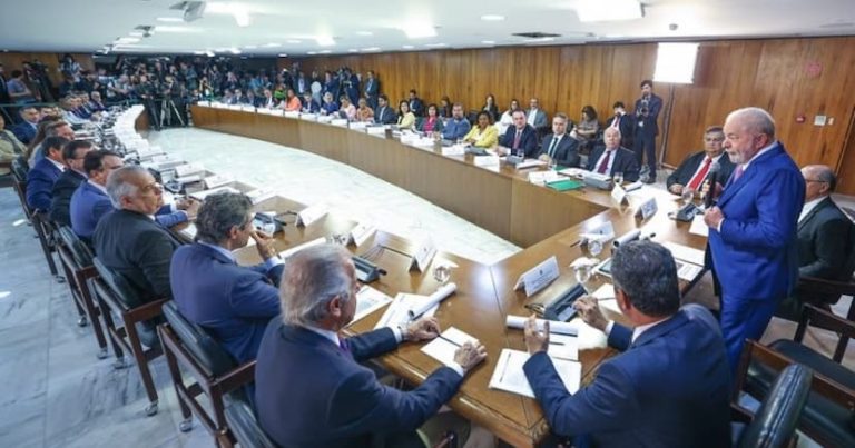 Lula realiza última reunião ministerial do ano em clima de balanço e articulação política