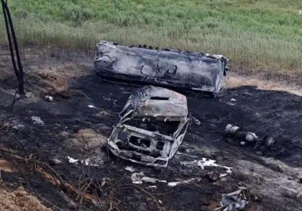 Caminhão carregado com combustível pega fogo após acidente em rodovia que liga Jequié a Maracás