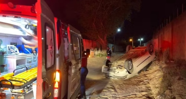 Motorista morre após capotar carro em estrada de terra em Conceição do Coité