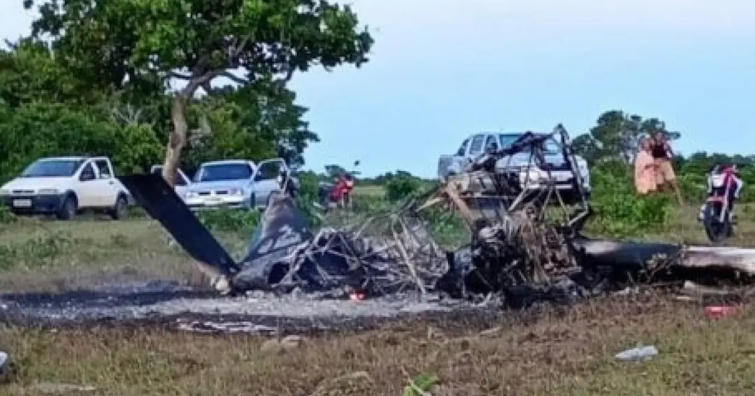 Avião de pequeno porte cai na zona rural de Prado, no extremo sul da Bahia