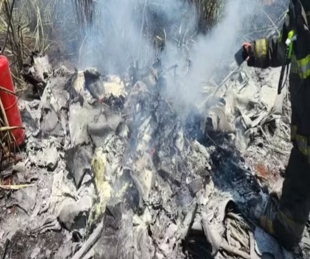 Avião de pequeno porte cai e mata duas pessoas no interior de São Paulo